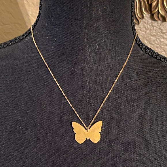 14k etched gold butterfly pendant with chain - Picture 3 of 6